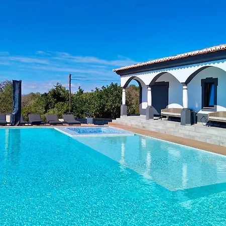 Big Cozy Luxury Pool With Childrens Zoo * Tunes